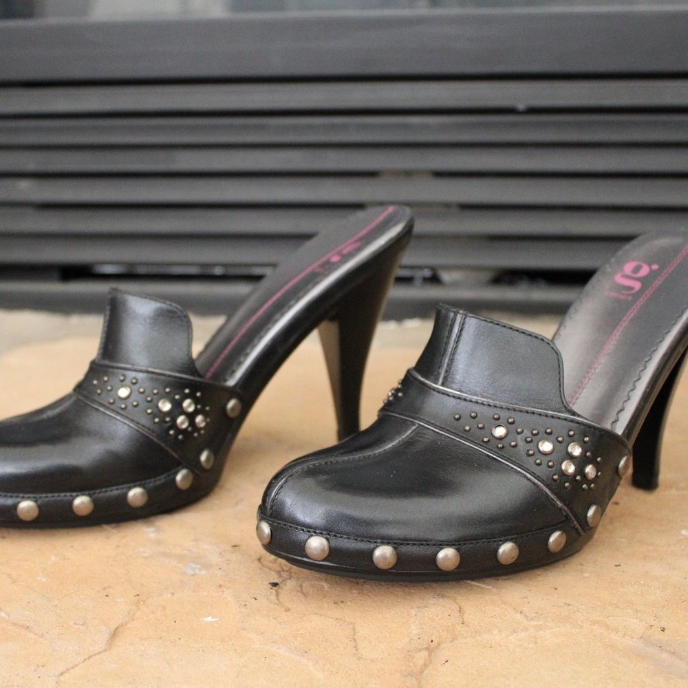 G Series Black heeled Clogs